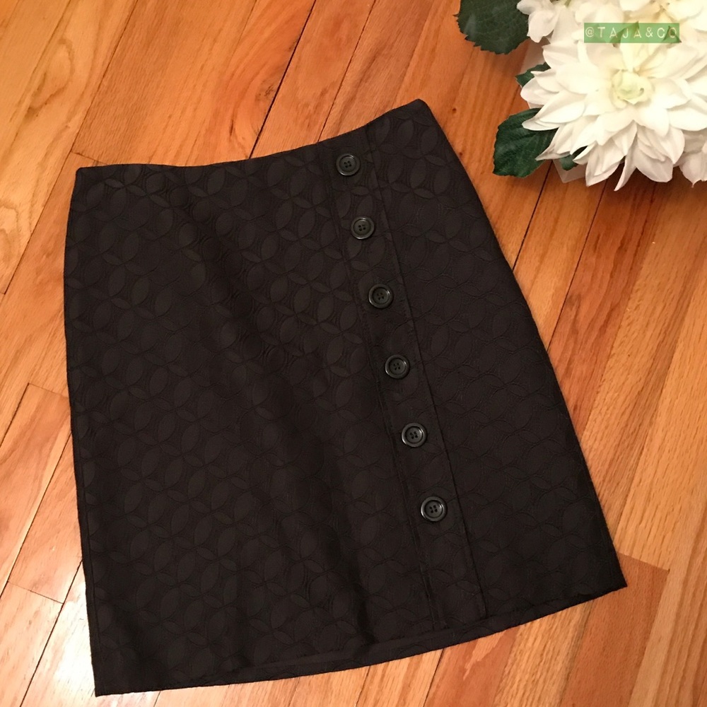 🔥ANN TAYLOR: Preppy Chocolate Button Skirt!
